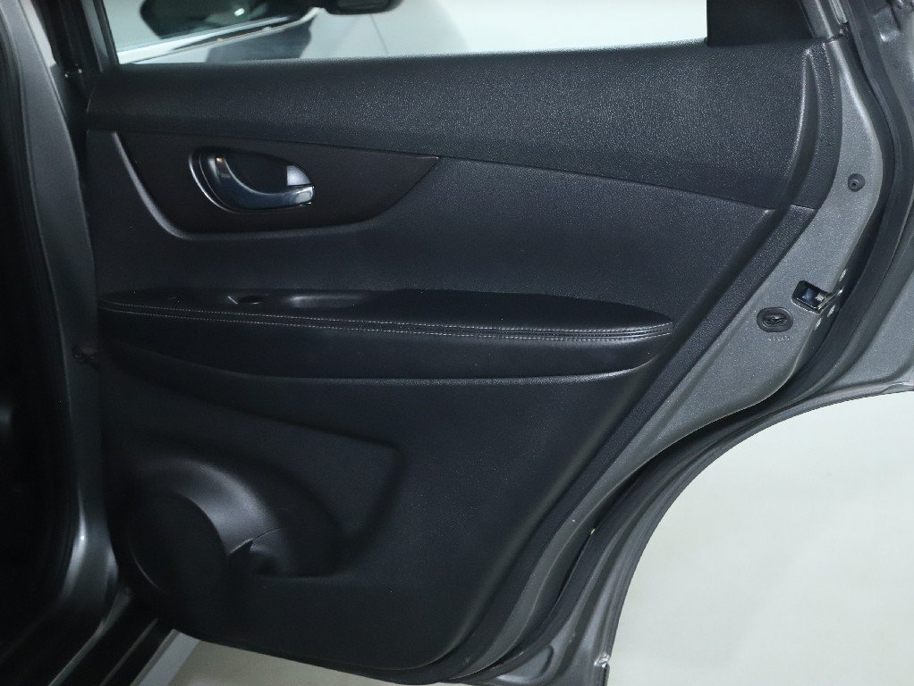 Used 2018 Nissan Rogue S AWD/4WD image 31