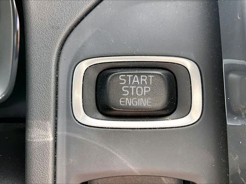 Used 2016 Volvo XC60 T6 R-Design image 29