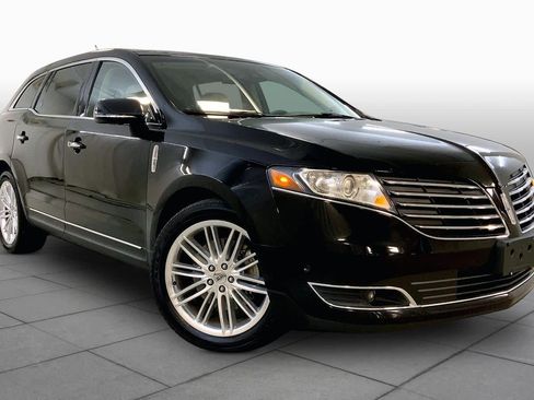 Used 2019 Lincoln MKT AWD image 2