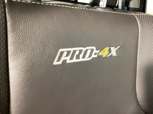 Used 2015 Nissan Frontier PRO-4X image 11