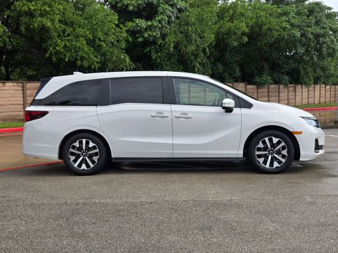Used 2025 Honda Odyssey EX-L image 2