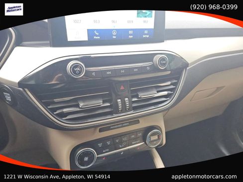 Used 2020 Ford Escape SEL image 18