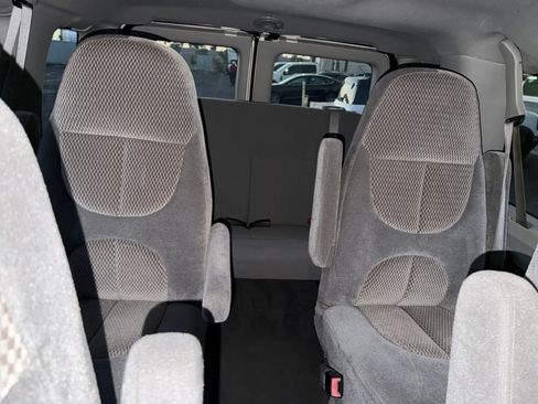 Used 2010 Ford E-350 and Econoline 350 XLT RWD image 26