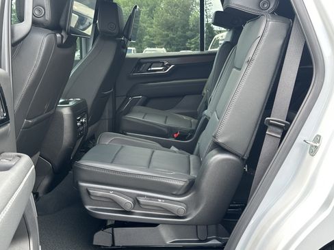 Used 2026 GMC Yukon Denali w/ Denali Reserve Package AWD/4WD image 16