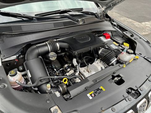 Used 2025 Jeep Compass Limited image 27