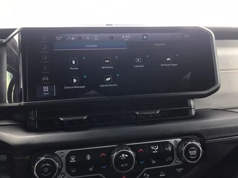 Used 2025 Jeep Wrangler Unlimited Sahara w/ Safety Group AWD/4WD image 22
