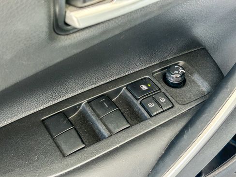 Used 2023 Toyota Corolla SE w/ SE Package FWD image 25