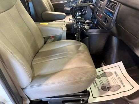Used 2015 Chevrolet Express 3500 image 24
