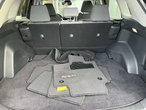 Used 2022 Toyota RAV4 XLE image 19