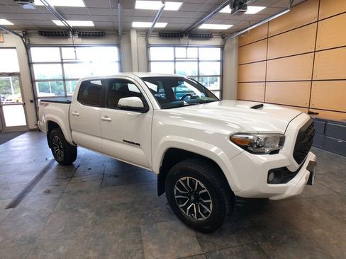 Used 2020 Toyota Tacoma TRD Sport w/ Technology Package AWD/4WD image 1