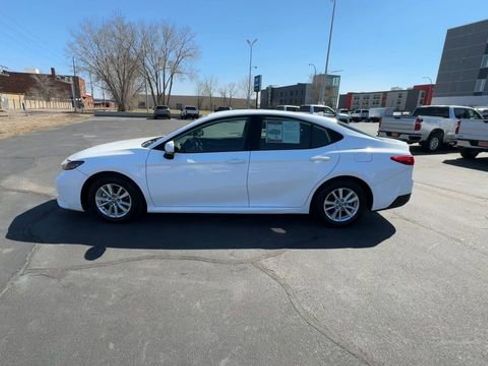 Used 2025 Toyota Camry LE image 5