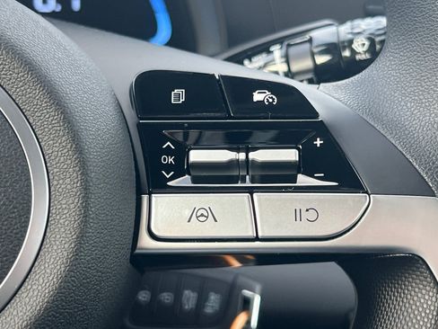 Used 2025 Hyundai Elantra SE image 29