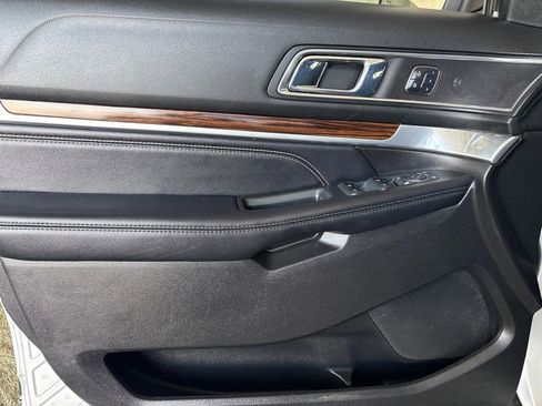 Used 2018 Ford Explorer Limited AWD/4WD image 11