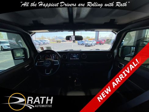Used 2018 Jeep Wrangler Unlimited Sahara image 17