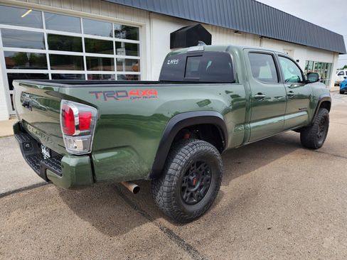 Used 2022 Toyota Tacoma TRD Off-Road w/ TRD Premium Off Road Package AWD/4WD image 8