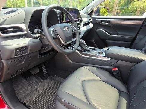 Used 2026 Toyota Highlander Platinum AWD/4WD image 27