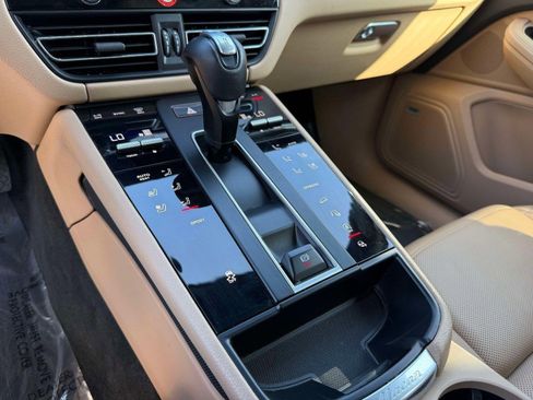 Used 2022 Porsche Macan AWD/4WD image 46