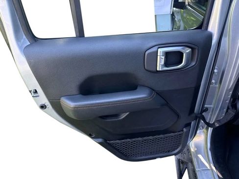 Used 2021 Jeep Gladiator Mojave AWD/4WD image 27