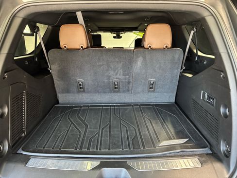 Used 2021 Chevrolet Suburban High Country image 24