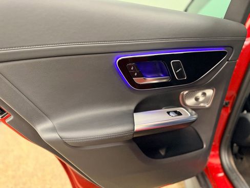 Used 2024 Mercedes-Benz GLC 300 4MATIC image 19