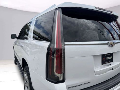 Used 2020 Cadillac Escalade Premium Luxury AWD/4WD image 15