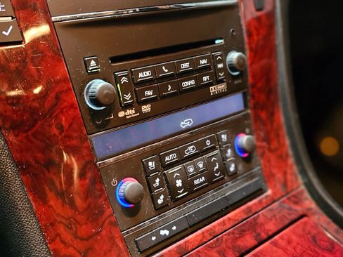 Used 2013 Cadillac Escalade 2WD image 29