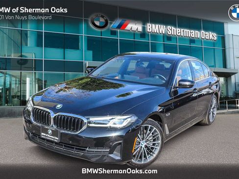 Certified 2023 BMW 530e w/ Convenience Package image 1