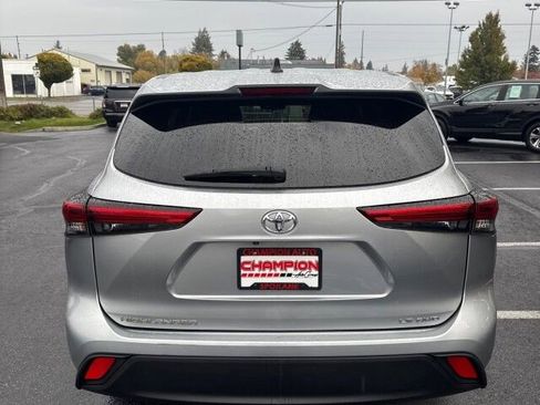 Used 2022 Toyota Highlander LE image 7