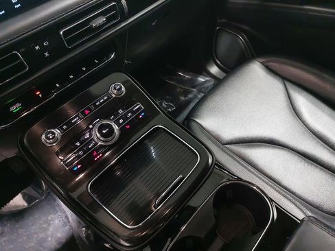 Used 2023 Lincoln Nautilus Standard w/ Premium Package image 25