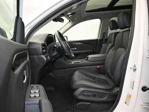 Used 2025 Honda Pilot Touring image 38