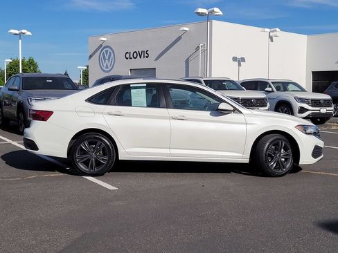 Used 2022 Volkswagen Jetta SE FWD image 5
