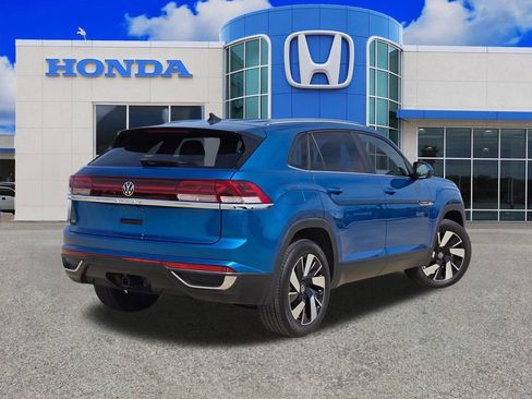 Used 2024 Volkswagen Atlas Cross Sport SE FWD image 3