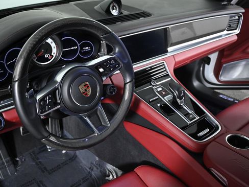 Used 2020 Porsche Panamera GTS image 13