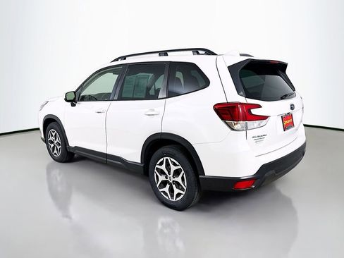 Used 2023 Subaru Forester Premium AWD/4WD image 6