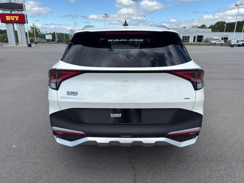 Used 2023 Kia Sportage EX AWD/4WD image 4