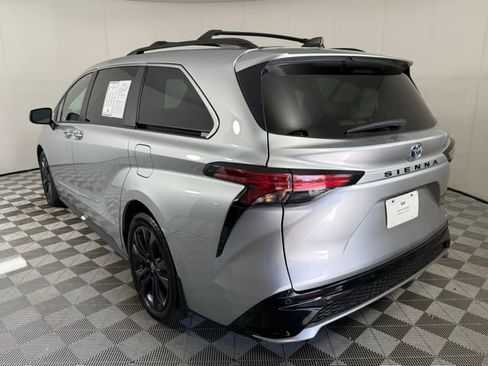 Used 2023 Toyota Sienna XSE image 4