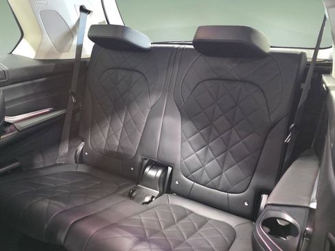 Used 2023 BMW X7 xDrive40i w/ Premium Package image 28
