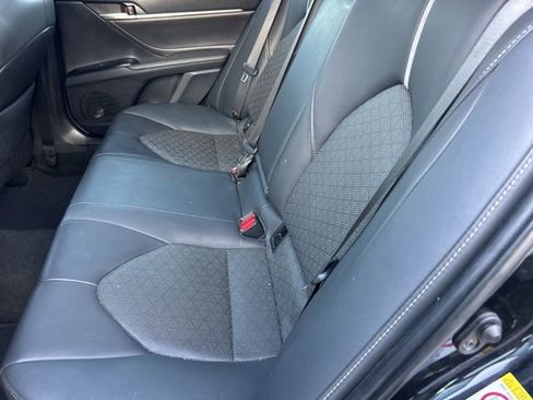 Used 2018 Toyota Camry XSE image 8