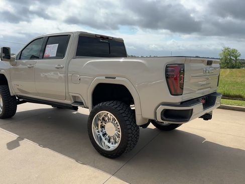 Used 2026 GMC Sierra 2500 AT4 w/ AT4 Premium Plus Package AWD/4WD image 6