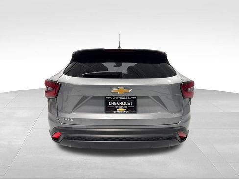 Used 2024 Chevrolet Trax LS FWD image 47