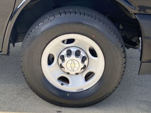 Used 2021 Chevrolet Express 2500 w/ Driver Convenience Package image 25