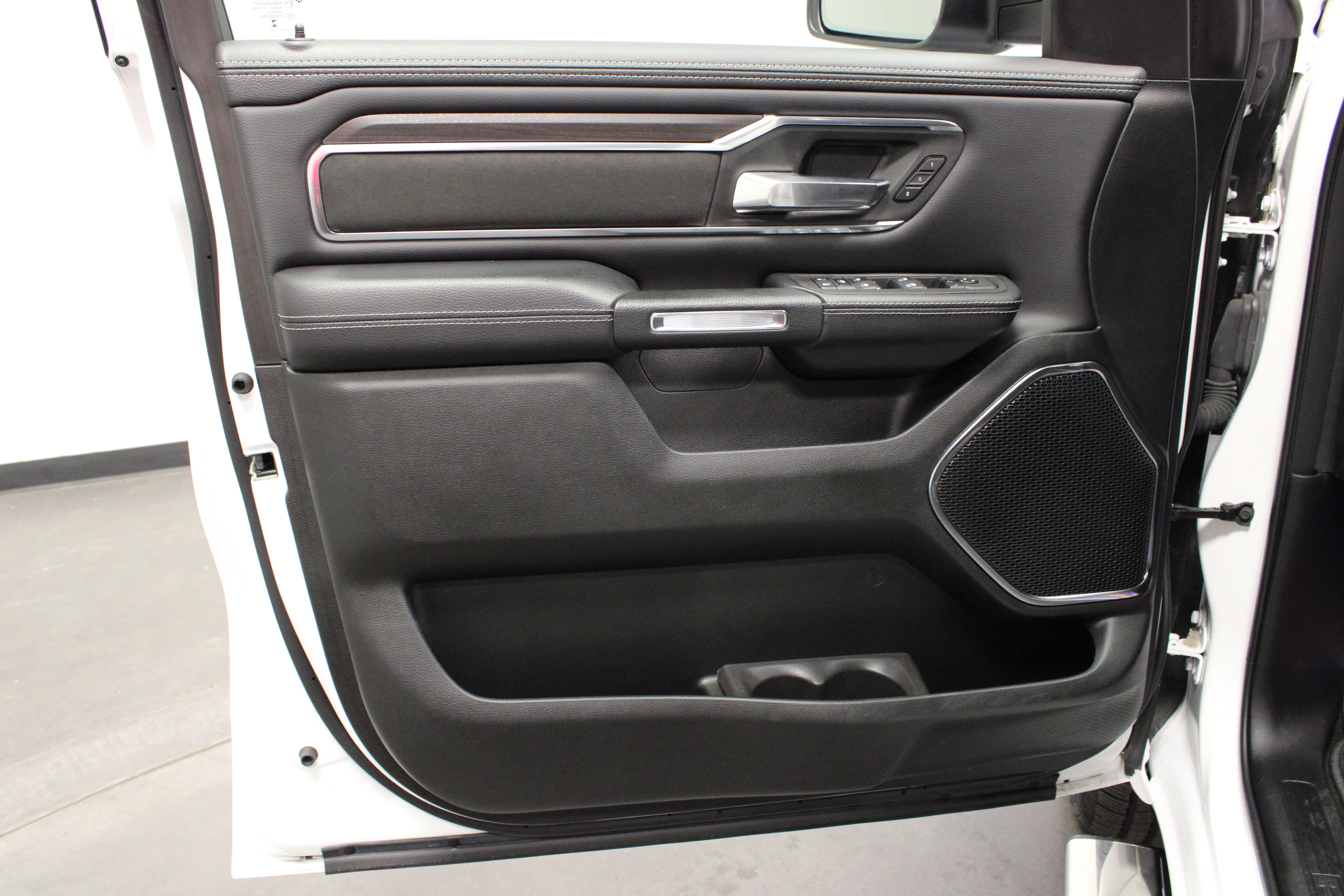 Used 2025 RAM 1500 Laramie AWD/4WD image 20