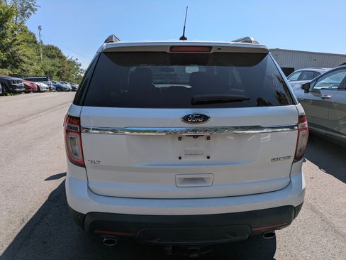 Used 2015 Ford Explorer XLT w/ Equipment Group 202B FWD image 4