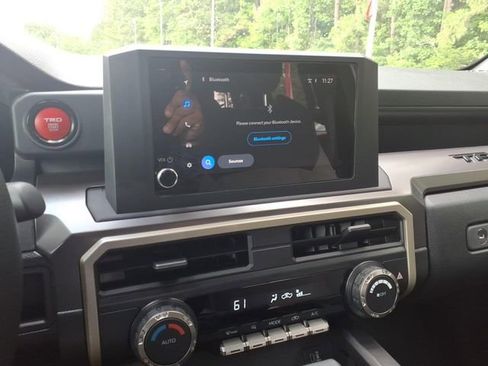 Used 2025 Toyota Tacoma TRD Sport AWD/4WD image 17