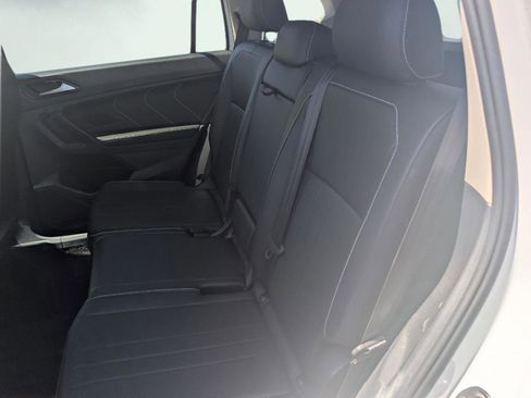 Used 2022 Volkswagen Tiguan SE AWD/4WD image 18