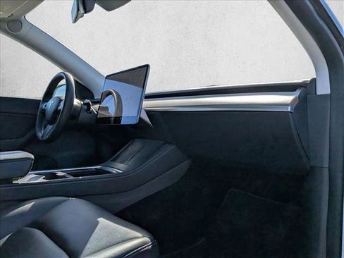 Used 2021 Tesla Model Y Long Range image 22