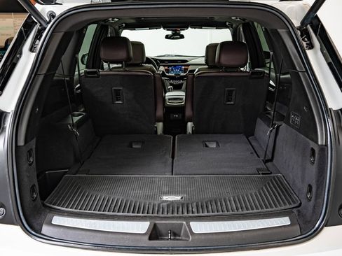 Used 2022 Cadillac XT6 Premium Luxury w/ LPO, Floor Liner Package AWD/4WD image 21