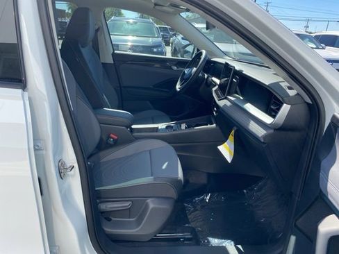 New 2025 Volkswagen Tiguan SE FWD image 50