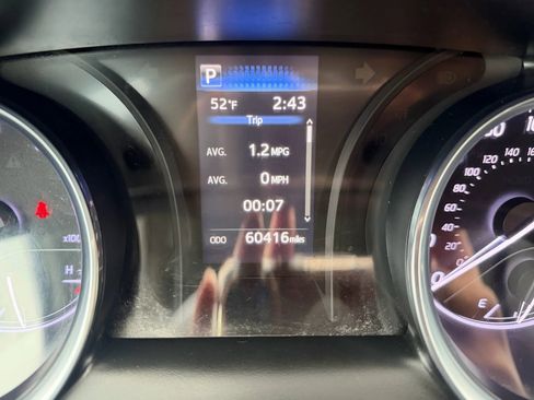 Used 2020 Toyota Camry LE image 11