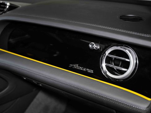 Used 2024 Bentley Bentayga Azure V8 image 47